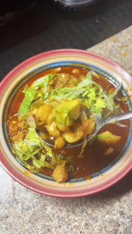 #pozole #comidamexicana ME FALTARON LOS RÁBANOS…ACOMPÁÑALO CON UNAS RICAS TOSTADAS 