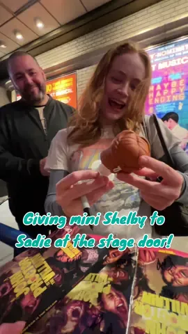 Giving Sadie the custom Shelby Funko pop I made for her!!! It was a joy to meet you, Sadie! Thank you for your enthusiasm over mini Shelby— it means the world that you love her!!! @John Proctor Is The Villain  #sadiesink #annapaintspops #johnproctoristhevillain #johnproctor #broadwayplay #shelbyholcomb #tonyawardnominee #customfunkopop #stagedoor 