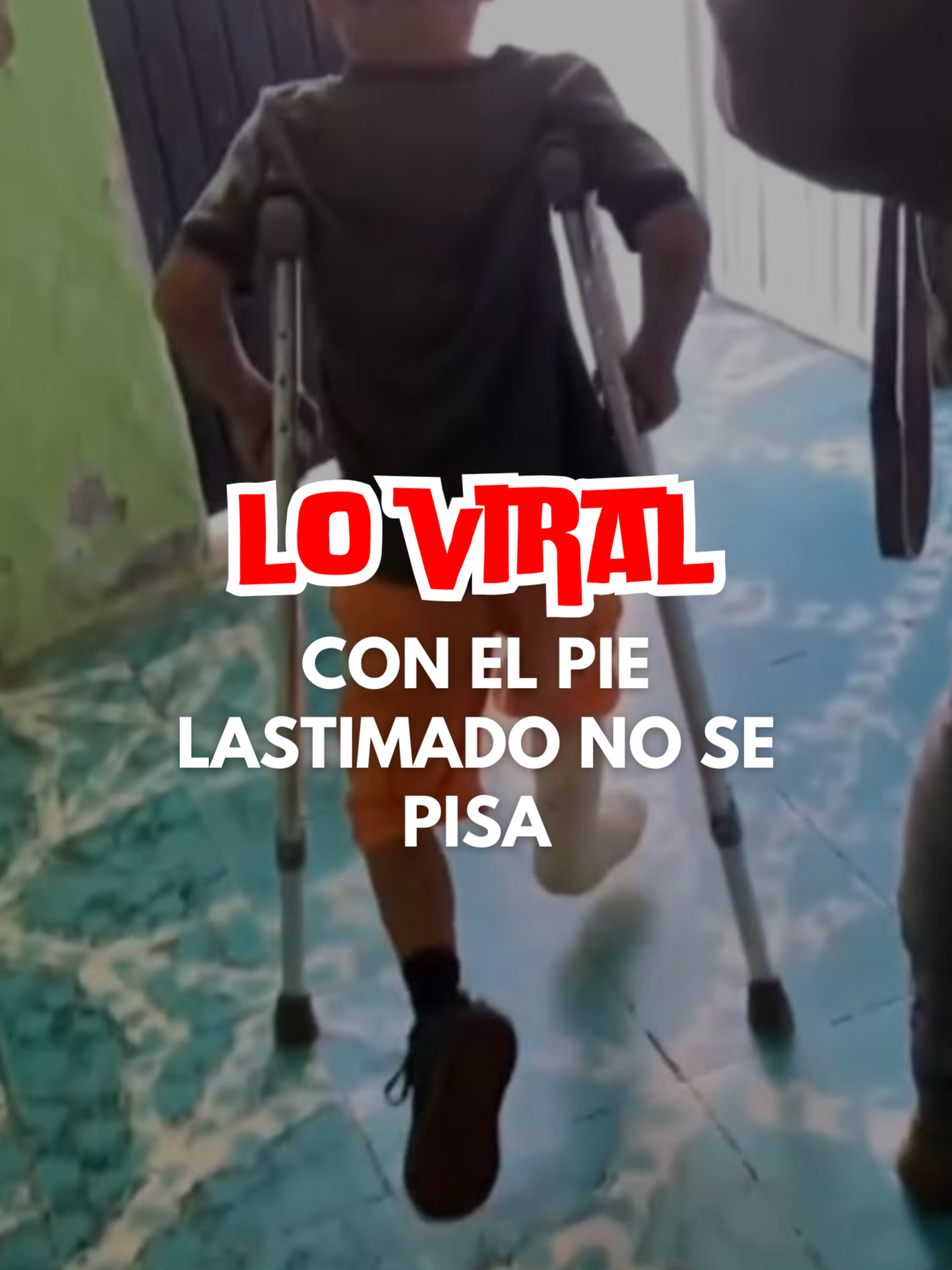 Lo viral📲 Con el pie lastimado no se pisa 🤣 #loviral #viralvideos #saltillo #accesotv #periodicoacceso #muletas