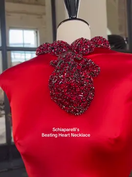 Schiaparelli’s Beating Heart Necklace presented at its Fall/Winter 2025 Haute couture show in Paris today.   #schiaparelli #fashion #necklace #viral #parisfashionweek #couture #couturetiktok #beatingheart #heartbeat #heart #redheart #danielroseberry #dali #hautecouture #pfw #fyp  Credits : Diet Prada 