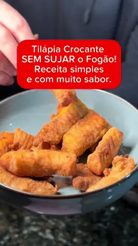 Tilápia crocante, sem sujeira e com truque de mestre: joga farinha de trigo no óleo e esquece respingo! 👊🐟🔥 #tilapia #receitafacil #cozinhapratica #dicasdecozinha #comidadeverdade #peixecrocante