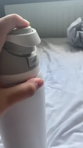 @Owala Help is there a way to fix this I was literally taking a drink and then it just fell off 😭😭😭 #owala #owalawaterbottle #owalafreesip #waterbottle #fypシ゚ 