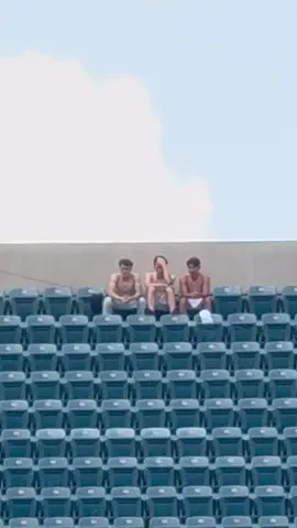 Cuando compras los boletos más baratos y terminas viendo el partido desde el cielo 😂 #viral #futbol #clubworldcup2025 #fyp #parati 