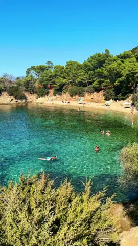 Time to run it back #sardinia #portocervo #italy #italytravel #sardiniaexperience #baunei #beach #europeansummer #europe #traveltok #traveltiktok #traveltips #italy🇮🇹 