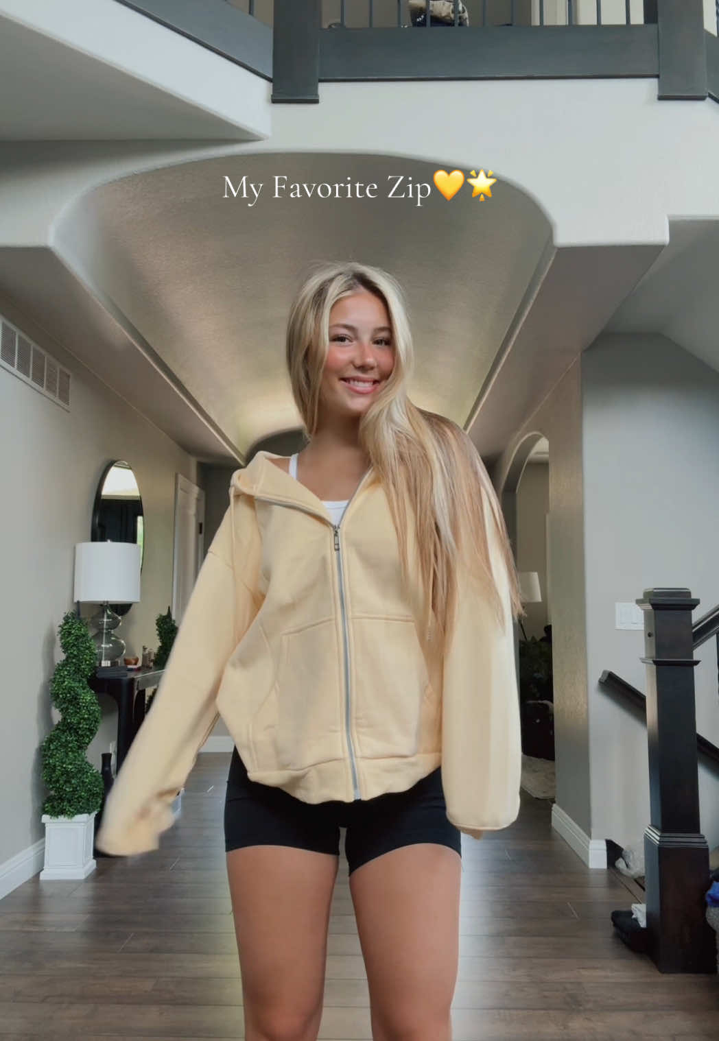 I LOVE😆 Size Medium for reference! @AUTOMET #automet #zipup #zipuphoodie #zip #zipupsweatshirt #hoodie #Summer #yellow #yellowsweatshirt #yellowclothes #yellowvibe #tiktokshop #dealsforyoudays #deals #dealsfordays 