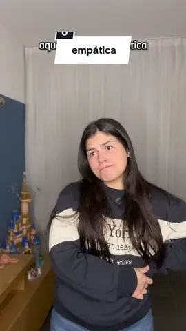 ela com pena do tijolo pq ele tem que carregar muito peso 😭😭