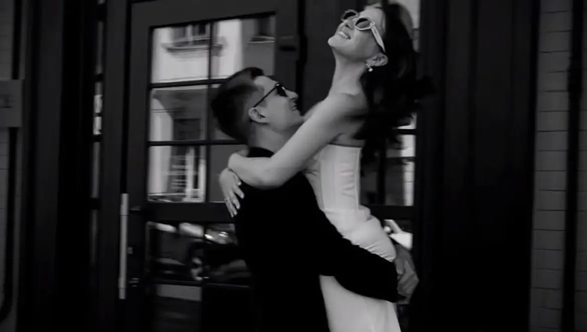 ابيك كثر اهل الهوى ما يودّون وقلبي لك شوقه وتملك زمانه فيني لشخصك فوق ماهم يحبّون واشوف لك بالروح أغلى مكانه #unknown #iykyk 