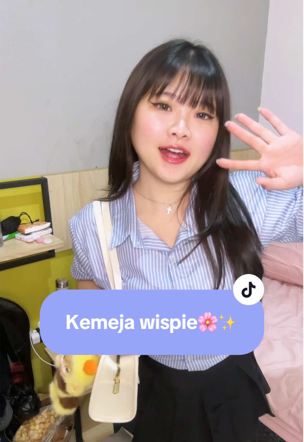 Replying to @babyuna ini aku dpill baju nya yaa🩷✨ kemeja wispie, slimfit dan cantik bngt warna2 ny🌸✨ join live akuu biar dpt harga lebih murah, lets gooooo!🩷✨ #ootdfashion #outfitinspo #ootdideas #promoguncang77 #blousewanita #hujanvoucherkreator #kemejawanita 