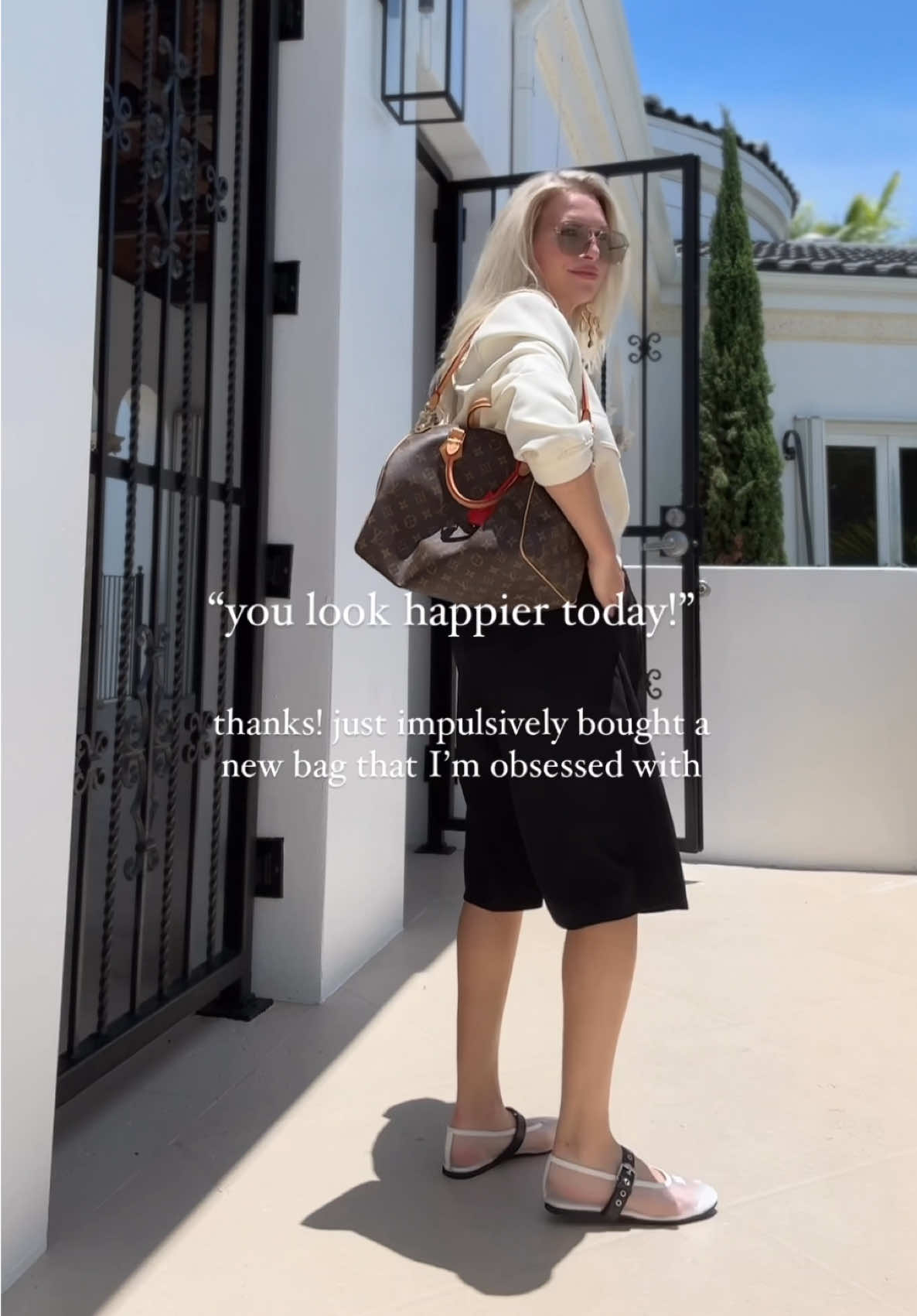 Stepping out with my new bag #louisvuittonspeedysoft30 #louisvuittonspeedysoft #speedysoft #speedy30 #louisvuittonbag #louisvuitton #softspeedy30 