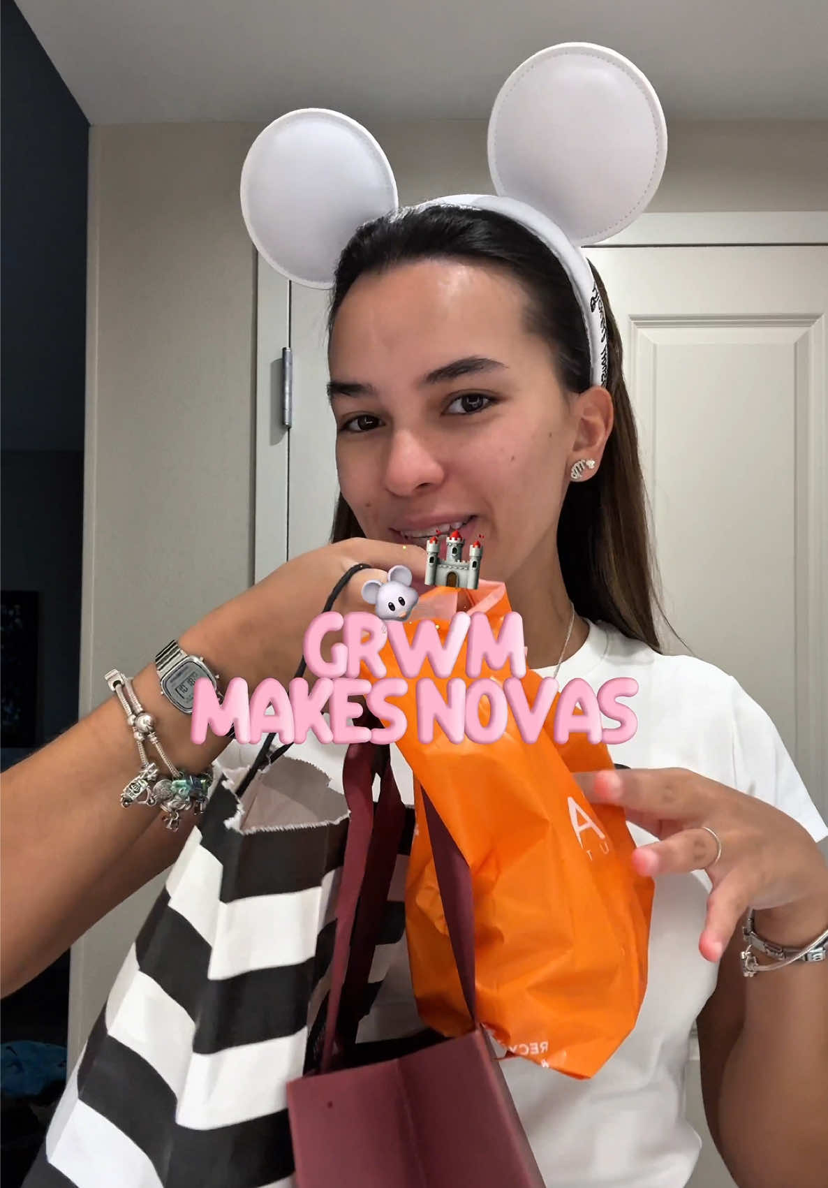 grwm *caotico* usando makes novas 😝✨ #grwm #makeup #newmakeup #longlastingmakeup #magickingdom #disneyparks #disneyday #beauty 