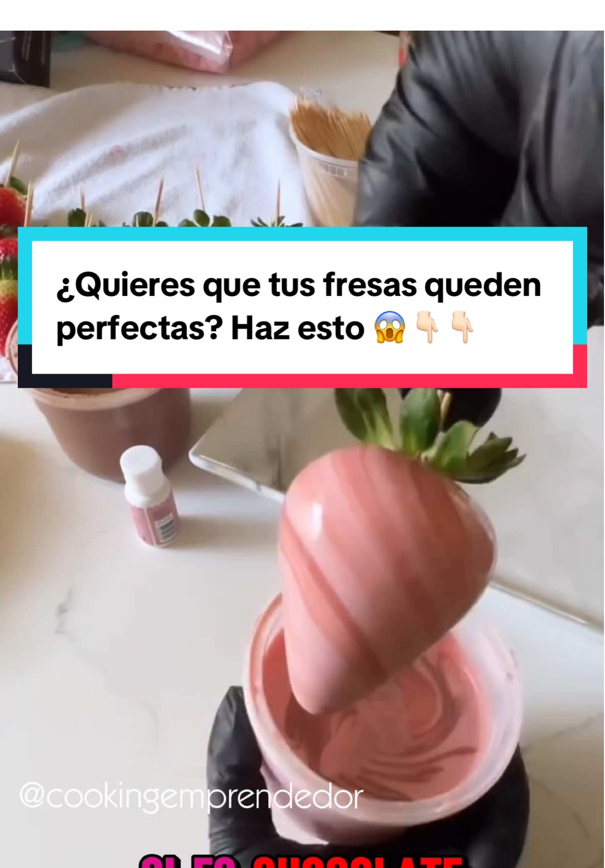 TIPS para unas fresas con chocolate Perfectas ✅🍓🍫 ¿Cómo decorar fresas y otros productos con chocolate ?🍓🍫 ✅ Hemos diseñado para ti nuestro curso online de chocolatería donde te enseñaremos desde cero a experta. ⭐️Para más información dale clic al enlace que esta en el perfil ✅#fresasconchocolate #chocolate #arreglosdefresasconchocolate #chocofresas #comohacerfresasconchocolate #cursodechocolateria #fresas  #chocofresasirresistibles #cursodefresasconchocolate #usa #mexico #colombia #ecuador #manzanas #manzanasconchocolate #fresasconchocolate #reposteria #strawberries #sweetbox #postres #postresfaciles #usatiktok🇺🇸 