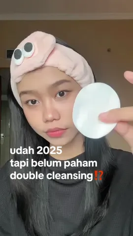 jangan nutup mata ya guys, double cleansing tuh sepenting itu dan ngga selalunya pake micellar water malah bikin jerawat makin parah. penyebabnya bukan cuma kapas yang kasar tapi cara gosok sama micellar water yang kalian pake tuh kurang deep cleans jadinya harus bersihin area yang sama berkali-kali dan malah iritasi. better pake micellar water yang 1x swipe bisa ngangkat semua kotoran makeup di wajah‼️ semoga membantu💗 #MicellarWaterOMG #OMGBeautyParade 