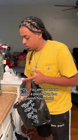 IG:( _Vlonejon ) We don’t play about them plastic bags 😭🇵🇷🇩🇴 #fyp #hispanic #spanishhouse #spanish #dominican #puertorican #truestory #relatable #plasticbags #recycle #household #mothers #viral #explore #salsa 