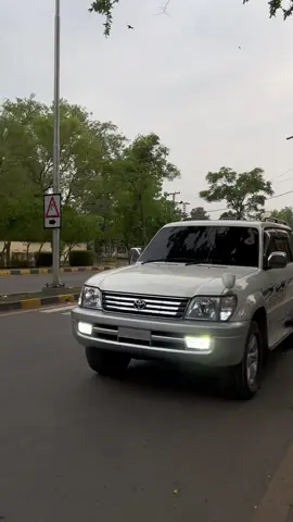 Cleanest ✨🤙🏻 - - - - #fyp #carsoftiktok #viral_video #prado #foroyoupage #foryou 