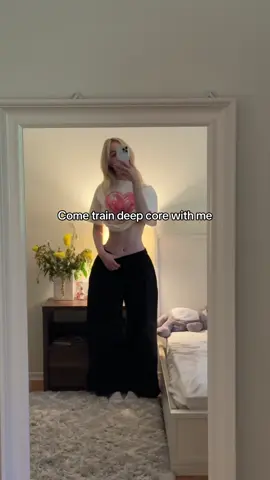 Come train deep core with me!! Fueled by @C4 Energy energy drink ⚡️ C4 is having deals up to 30% off on Amazon Prime Day! The sale will be from July 8 to July 11th, don’t miss out! Energy drink link is in my bio 🫶🏻😊 Workout details: Bosu ball plank 3x20s Bosu ball crunches 3x25 Toe taps 3x30 Bird dog 3x20 #C4Partner #workout #coreworkout 