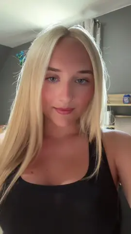 i’m aloud to switch 🥰🥰🥰 #fup #fyp #foryoupage #foryou #like #comment #follow #viralvideo #viral #blowup #tiktok #famous #makemeviral #outfit #views #popular #creator #foryoupageofficiall #trending #thirsttrap #viraltiktok #dontflop 