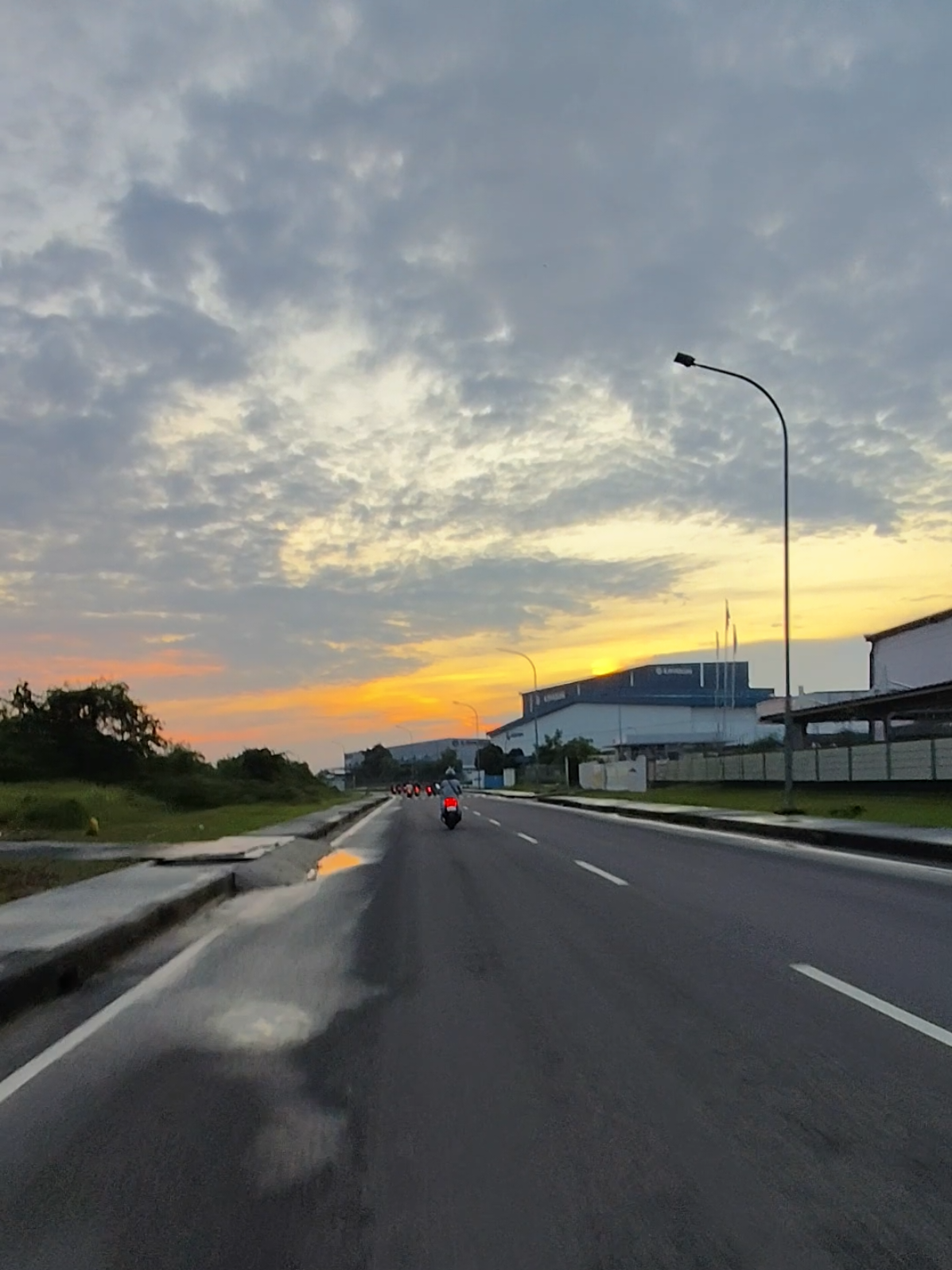 cikarang pagi hari☀#cikarang #kawasanmm2100 #cikarangpagihari #cikarangsaatpagi #cikarangsaathujan 