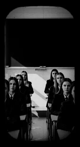 Sekolah ngajarin lo cari nilai. Tapi gak pernah ngajarin lo cari penghasilan. Yang gak sadar-sadar bakal terus jadi budak sistem. #finansial #sekolah #anakkuliah #pintar #juarasekolah #miskin #budakcorporate #kaya #uang #kebebasanfinansial #viralvideo #beranda 