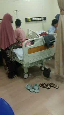 Alhamdulillah ye Allah   dan semoga pasien  ini  selalu di beri ke sabaran  semoga cepat sembuh semuanya 