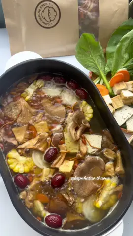 Lẩu nấm cho gia đình mình cùng set nấm dưỡng sinh Nấm Mẹ Chọn #nammechon#namtruongtho#namduongsinh#setnam#lauchay#launam#xuhuomg#setnam12vi#bepnhatao#thaovo#nauancungtiktok#xuhuong 