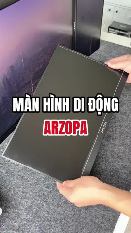 Đây là màn hình di động ARZOPA, mình dùng làm màn hình phụ đúng là cứu cánh cho góc làm việc luôn á, nhẹ gọn dễ mang đi làm ở quán cafe, cắm phát là lên, vừa làm việc vừa giải trí tiện quá chừng luôn mọi người ơi 👌🏻💻 #manhinhphu  #arzopa #manhinhdidong #namoinam 