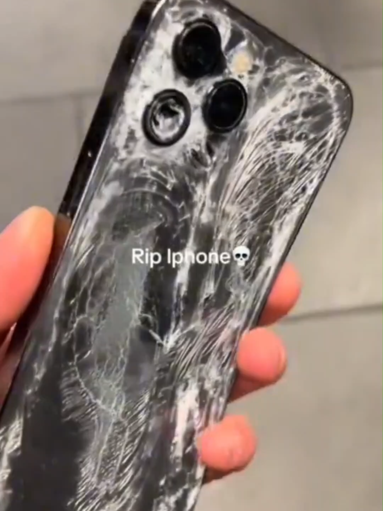 Never take that risk again!!! We literally created the best gym bag ever. Our magnetic bags attach to steel surfaces to keep your items safe, sanitary, and easily accessible! #clawpower #Fitness #gymessentials #packmygymbag #magneticbag #magneticgymbag #everygymratneedsthis #everygymgirlneeds #gymgirlessentials #WorkoutLife #CleanWorkout #viralvideotiktok #gym #tiktokmademebuyit #fitnessmotivation