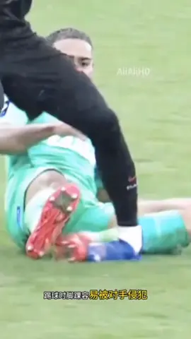 Anh em chơi bóng nhớ bảo vệ cổ chân thật cẩn thận nhé #Soccer #football #foryoupage #tutorial #viral #capcut 
