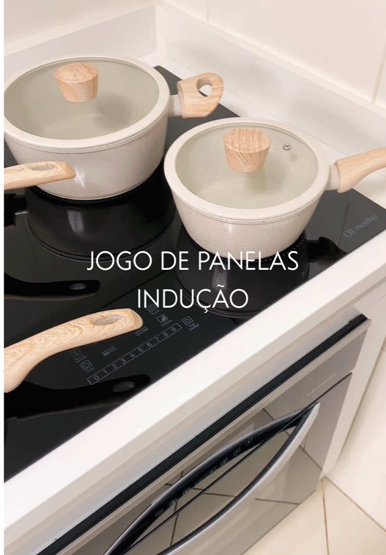 Finalmente comprei e estou amando ! São lindaaaassss. O material é excelente, bem grossinhas e a aderência delas é maravilhosa 🥰✨ #compras #itenspracasa #jogodepanelas #panelas #inducao #cooktopinducao #cozinha #donadecasa #tiktokshop #fyyyy #fyp #foryou 