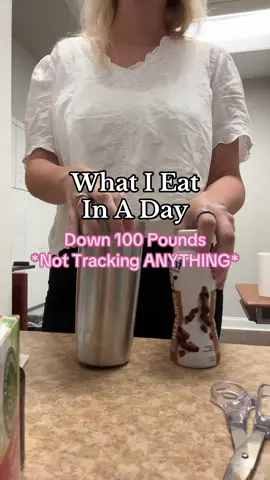 What I Ate Today 🍽️ 100 pounds down but trying to eat more than I typically do because I am working out so much more! Tonight we also caught up with friends 💛 #wieiad #whatiatetoday #officeeats #fulldayofeats #pcosmeals #weightlossjouney #healthjourney #caloriedeficit #pcos #proteincoffee #pubsub #publixsub 