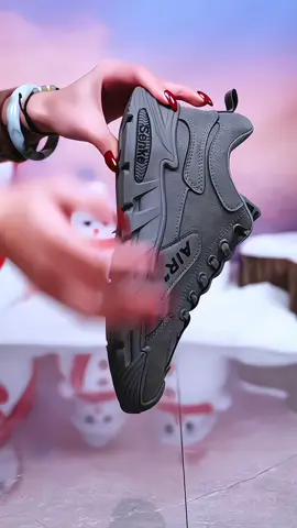 Giày sneaker thiết kế cổ giày cai vừa, rãnh đế nhiều góc cạnh, cá tính, độc đáo #sneakers #giaynamcaocap #caosunon #thethaonam #thoitrangnam #xuhuong #viral #fypシ゚viral #giaydepnamcaocap 