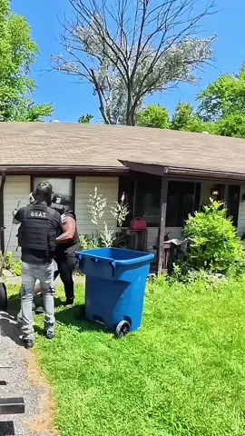 Neighbor FREAKS OUT and THREATENS tO CALL THE COPS on me if l didn't stop mowing for this  90-year-old lady.This neighbor wasn't having the noise my equipment was making and came over pretty angry! He suggested l use handtools instead .Well, l definitely was not expecting   today and it caught me way off guard.#mowingstand #mowingthelawn #lawncare #mowing #fyp #fypシ #viral #cops #lawn #sb 