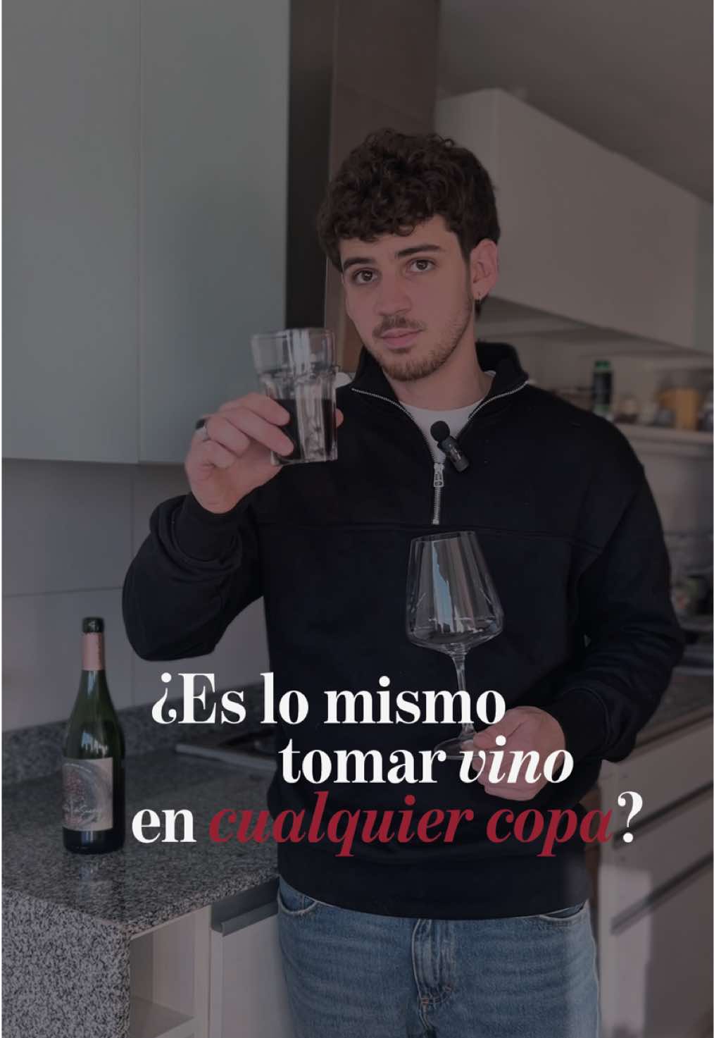¿Es lo mismo tomar vino en cualquier copa? 🍷  La forma de la copa cambia TODO: Cómo sentís los aromas. Cuánto se oxigena el vino. Y hasta cómo llega a tu boca. No es lo mismo una copa ancha, una cerrada o un vaso. ¿Se puede tomar en cualquiera? Sí. ¿Se disfruta igual? No tanto… Probá el mismo vino en dos copas distintas y fijate la diferencia. Después contanos en los comentarios 👇🏽 #SomaExplica #VinoTips #CopaVsVaso #SomaWines #VinoArgentino #WineTok #VinosBoutique #ClubSoma