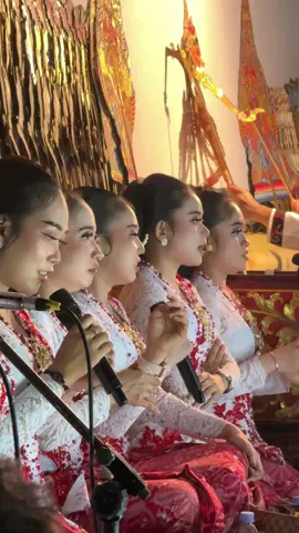 Haee haeee  SindenNya Sekar Bima #sekarbima #sekarbimaekosuwaryo #ekosuwaryo #kidalangekosuwaryo #wayang #wayangkulit #wayangkulitindonesia #seni #campursari #campursarigayeng #campursarijawa  #budaya #budayaindonesia #budayajawa #senijawa #shadow #sinden #sindenjawa #budalan #fyp #fypシ #fypシ゚viral #fypage #fyppppppppppppppppppppppp 