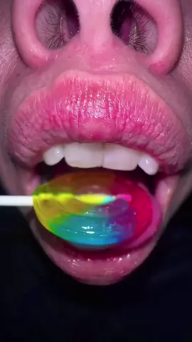 Kẹo mút cầu vồng baby #caimienganvat #lipmukbangasmr #lipeating #mukbanganchilomieng #asmr #anvat #candy #mukangankeo 