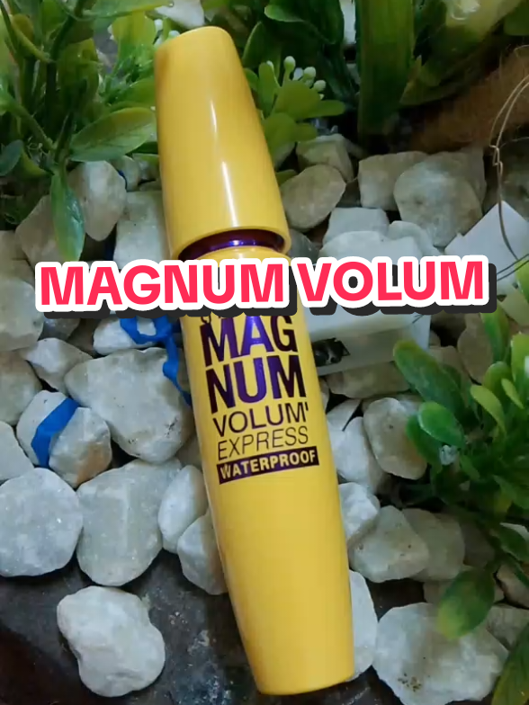 #mascara #magnumvolumexpress #volummascara #shedoes 