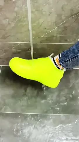 Silicone rain boot covers are a must-have in the rainy season. They are waterproof and wear-resistant, allowing you to step into a dry world in one step. They fit the shape of the shoe without being bulky. They are beautiful and practical, and you can show off your outfit even on rainy days.#Silicone Rain Shoe Covers #A must-have for the rainy season #Good things to share #fyp #tikckshop 