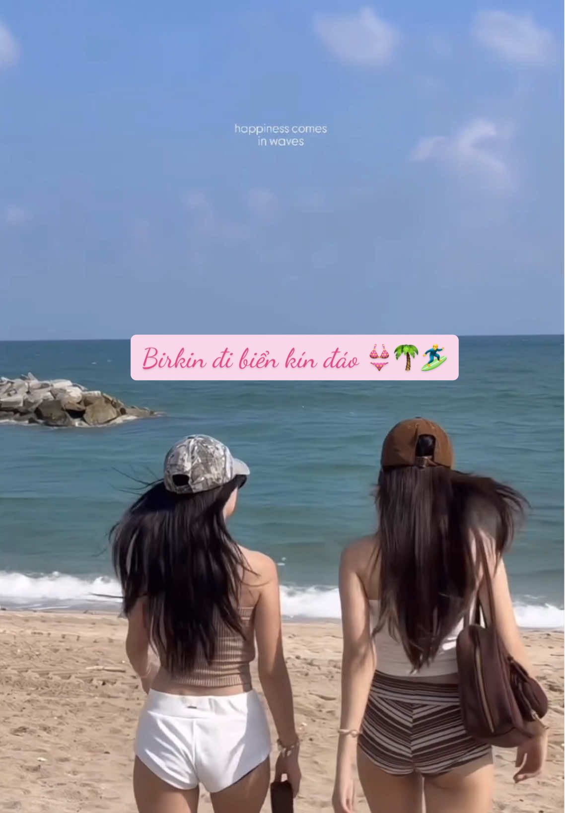 Hai chị em đi biển mặc ri nào #outfitideas #birkin #tipphoido #leche #trending #thoitrang #dibienmacgi #tiktok #yfpシforyou #bikinichat  Birkin đi biển #goclamdep 