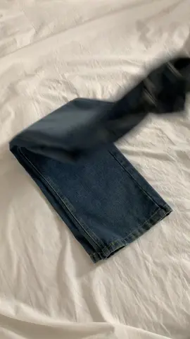 #jeansoutfitideas #jeansoutfit #jeanswanita #celanajeans #jeansbiru #baggyjeans #loosejeans #jeanshighwaist #jeansviral #celanajeanswanita #jeansretro #outfit 