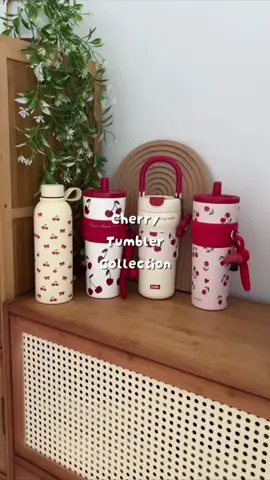 Agak2 yg mana paling tahan sejuk? 🙊 yg pasti empat2 design lawa love 🍒 ˎˊ˗ #tumbler #tumblercantik #cherry #tumblercherry #cherrydesign #cherrytumbler #tumblertahansejuk 