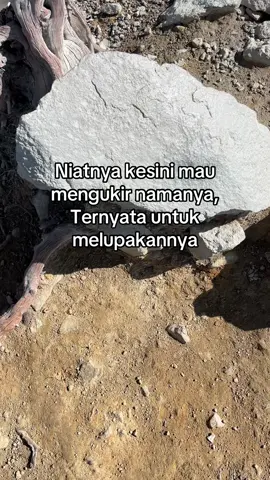 🥀#sindoro #sindoroviakledung #pendakigunung #lewatberanda #fypシ゚ #fypage #fomo #quotes 