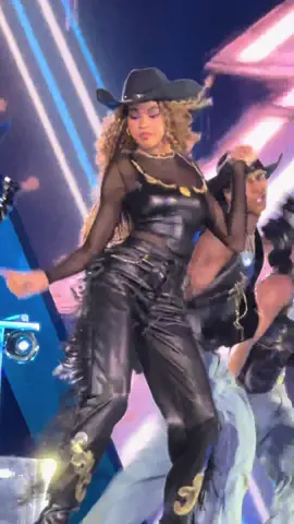 Just Like Yo Motha Would!! #beyonce #beyhive #foryoupage #fyp #explore #explorepage #cowboycarter #cowboycartertour #blue #blueivy #crazyinlove 