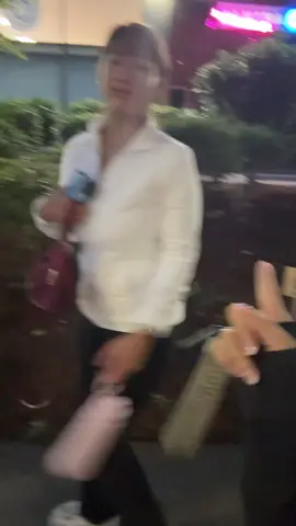 YAY I LOVE BRINGING MY AMIGAS WHO’S NEXT 💕💖💖💞💘💓 @[solidcore] #solidcore #seattle #washington #workout #exercise #gym #pilates #wa #review #trending #trendy #pnw #studio #reccomendation 