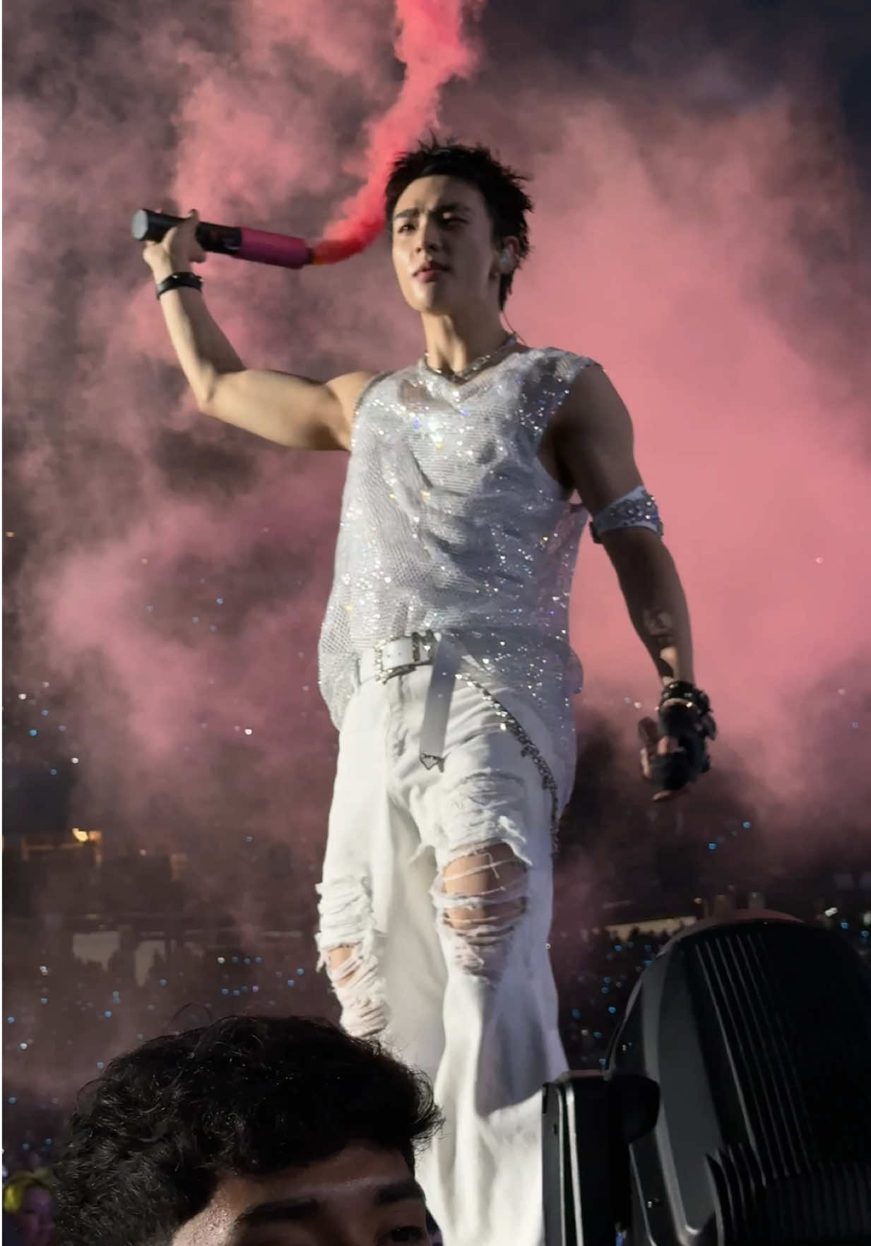 i wanted him to throw that thing at me #straykids #skz #dominatetour #스트레이키즈 #hyunjin #현진 