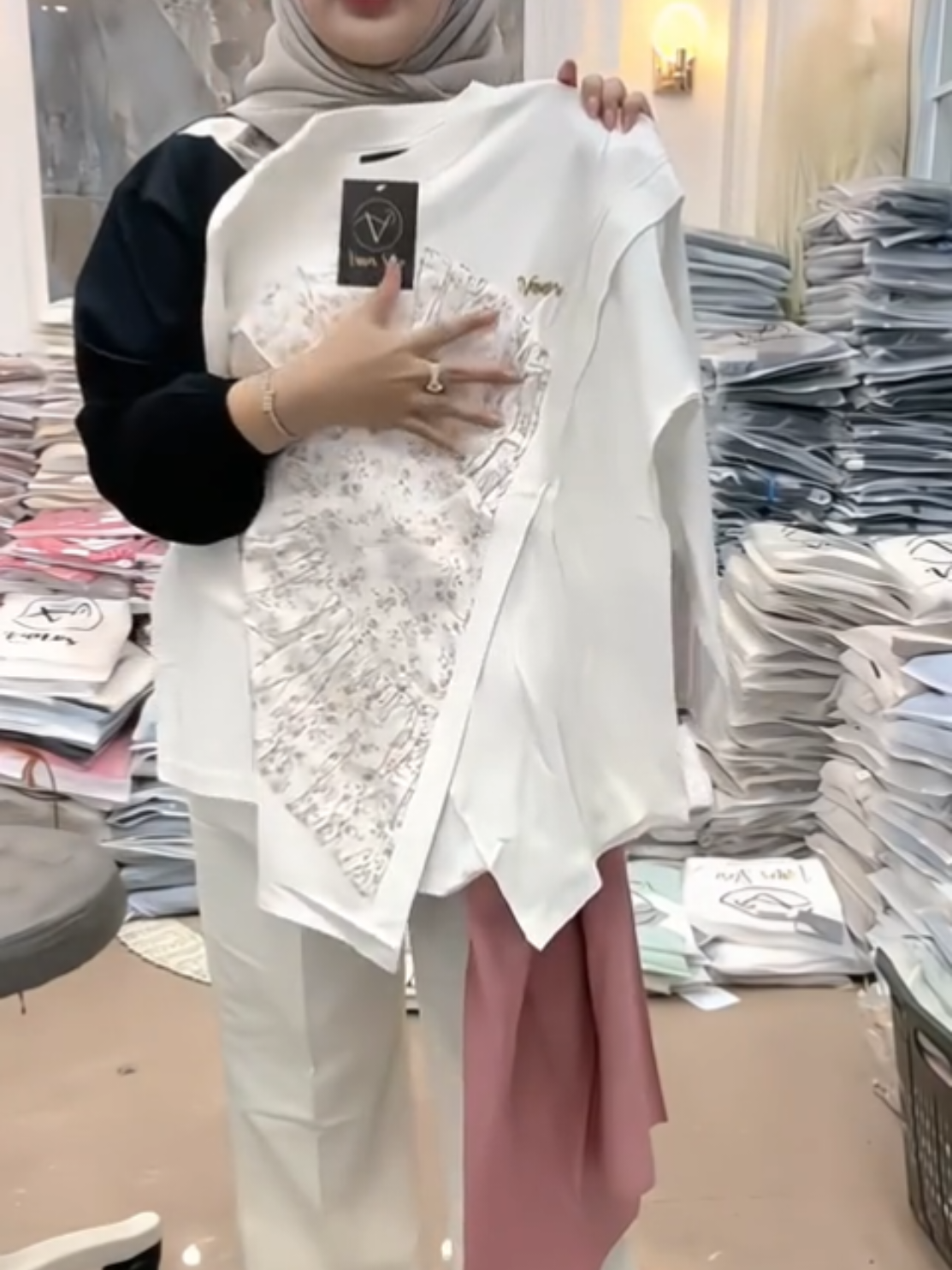 Setelan Kezia Putih Exclusive  by Vanos  #fyp #oneset #promo #shellasaukia #trend 