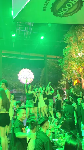 Chị em mình cứ thế thôi hẹ hẹ #hookbeergarden #39batrieu #hue #beergarden #xuhuongtiktok @HOOK BEER GARDEN - Huế @Thợ chà đĩa tại Hook 