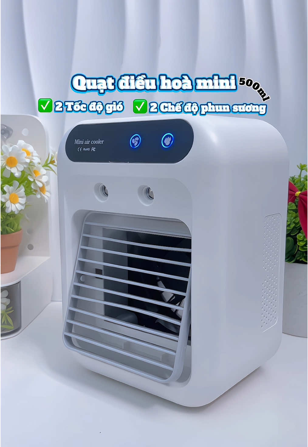 ❌ Điều hòa to chi cho tốn điện ✅ Có em này mát chill – mini mà có võ 💨 2 chế độ phun – 2 tốc độ gió – 500ml nước là đủ thư giãn 🍃 #quatmini #minicoole #coolergiare #quatphunsuong #quatphunsuongmini #quatphunsuongdeban  #phunsuongmini #xuhuong #tiktokmademebuyit #zin_reviu 