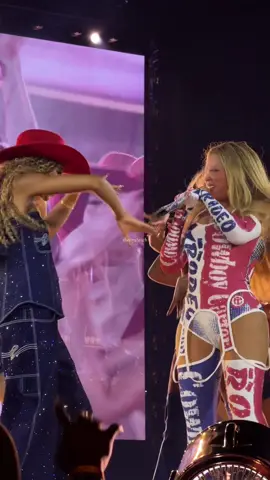 the moment between bey and blue in the beginning >> — beyonce cowboy carter dc night two ⭐️ #beyonce #blueivy #cowboycarter #cowboycartertour 