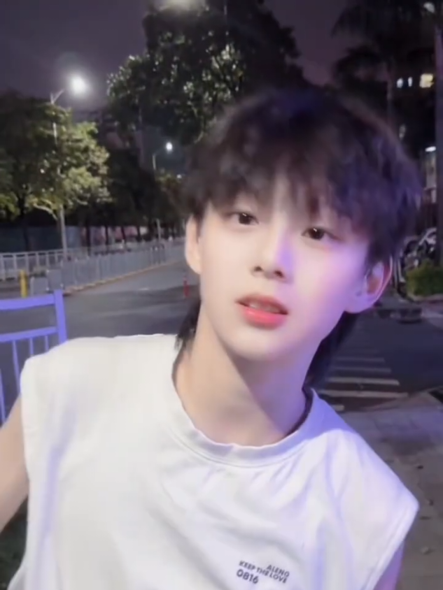 ẻm lúc chưa vào cty thì hướng nội giờ ko khác gì hủ muối😇 #trantuhan #chensihan_陈思罕 #tfgiatộcf4 #thoidaiphongtuan #yuling #fypppp#xh 