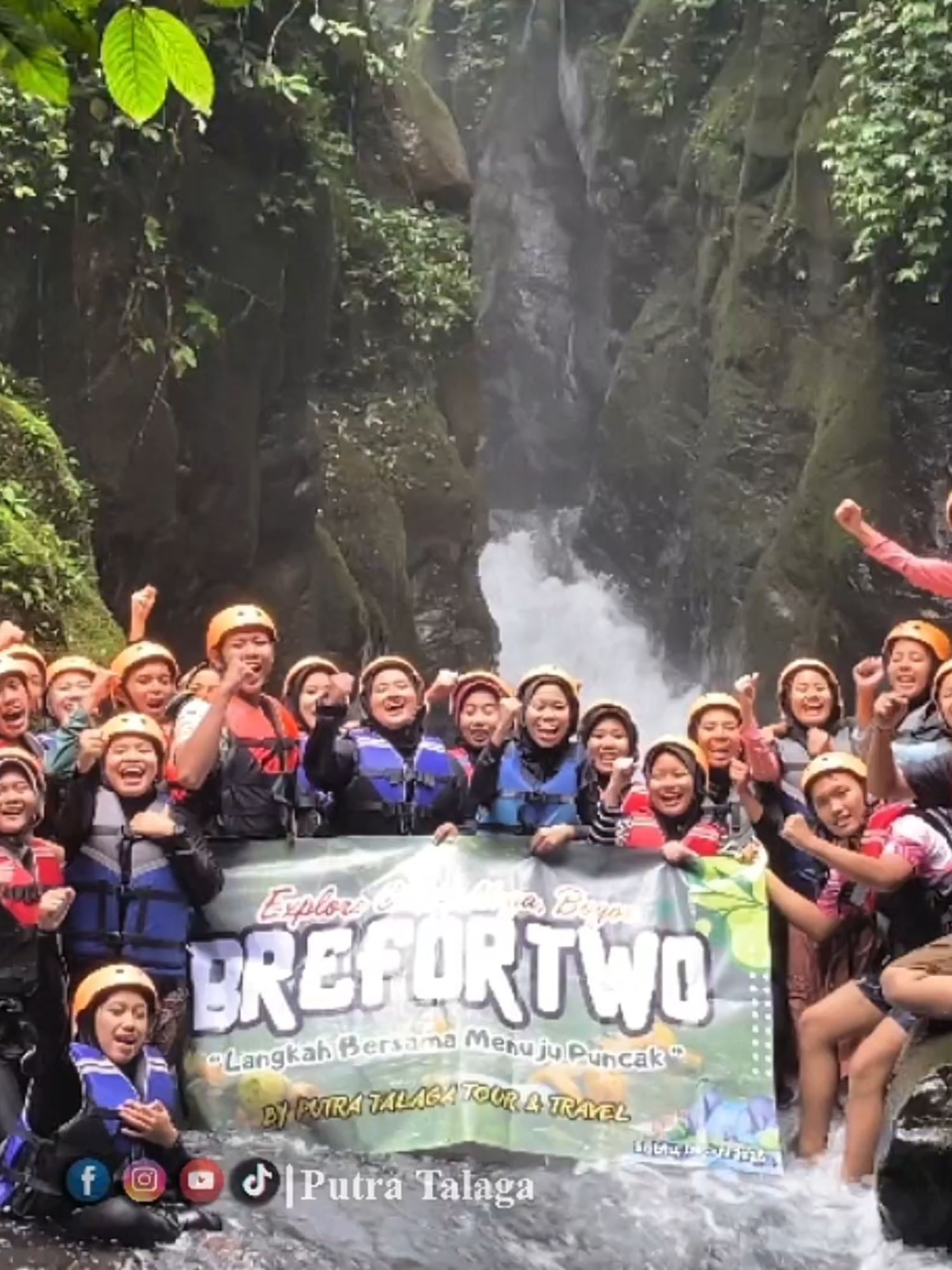 BREFORTWO Paket all in goes to Curug Naga Bogor. By PT. Putra Talaga Tour TL @mase_ajh @mhdadib.188  Jalan2 asikk biar kami yang atur🤩 Kemanapun perjalanannya, Putra Talaga Tour solusinya🔥 Booking/reservasi : 087775448363/088214130723 @Curug Naga Treking Bodyrafting #putratalagatour #curugnaga #sewabustangerang #explore #alam #beranda 