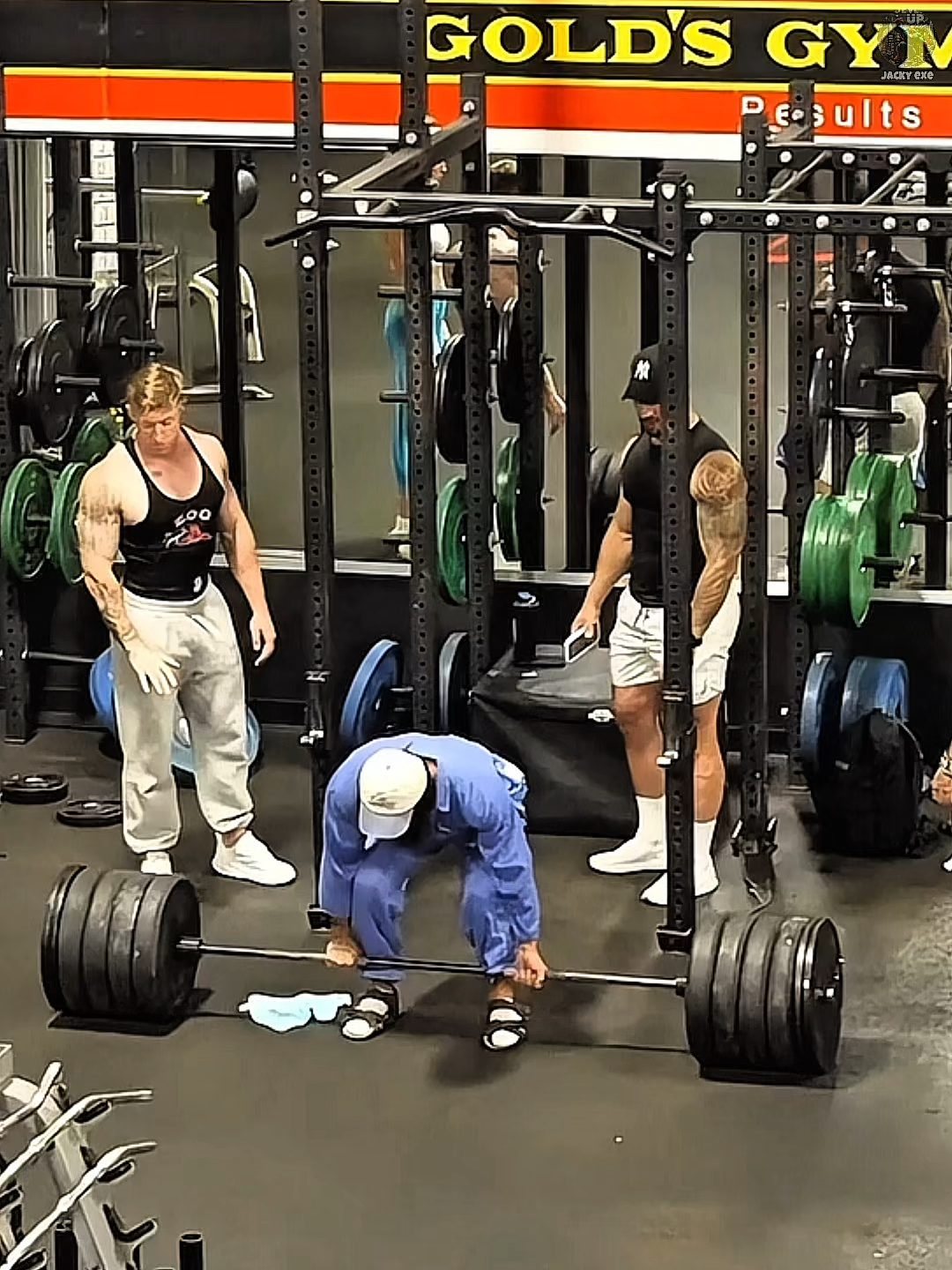 They were shocked and couldn't believe what was happening #fyp #frank #anatolyprank #anatoly #gym #troll #gymmotivation #foryoupage❤️❤️ #foryoupagе